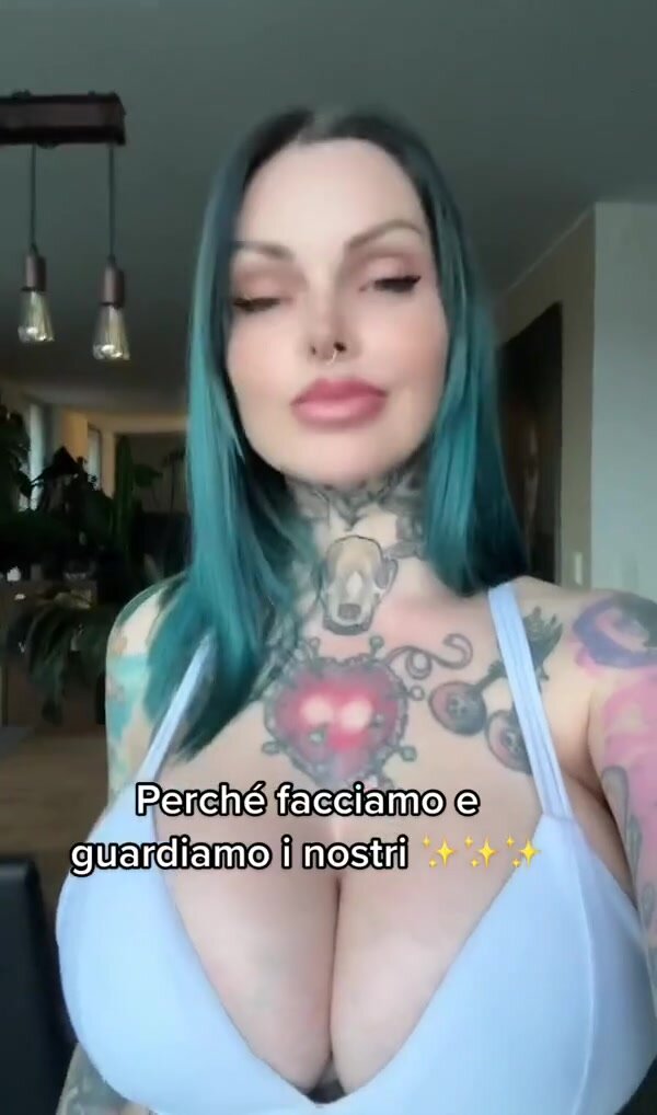 Suicide Girl Mostra Tettone Su Tiktok Amaporn